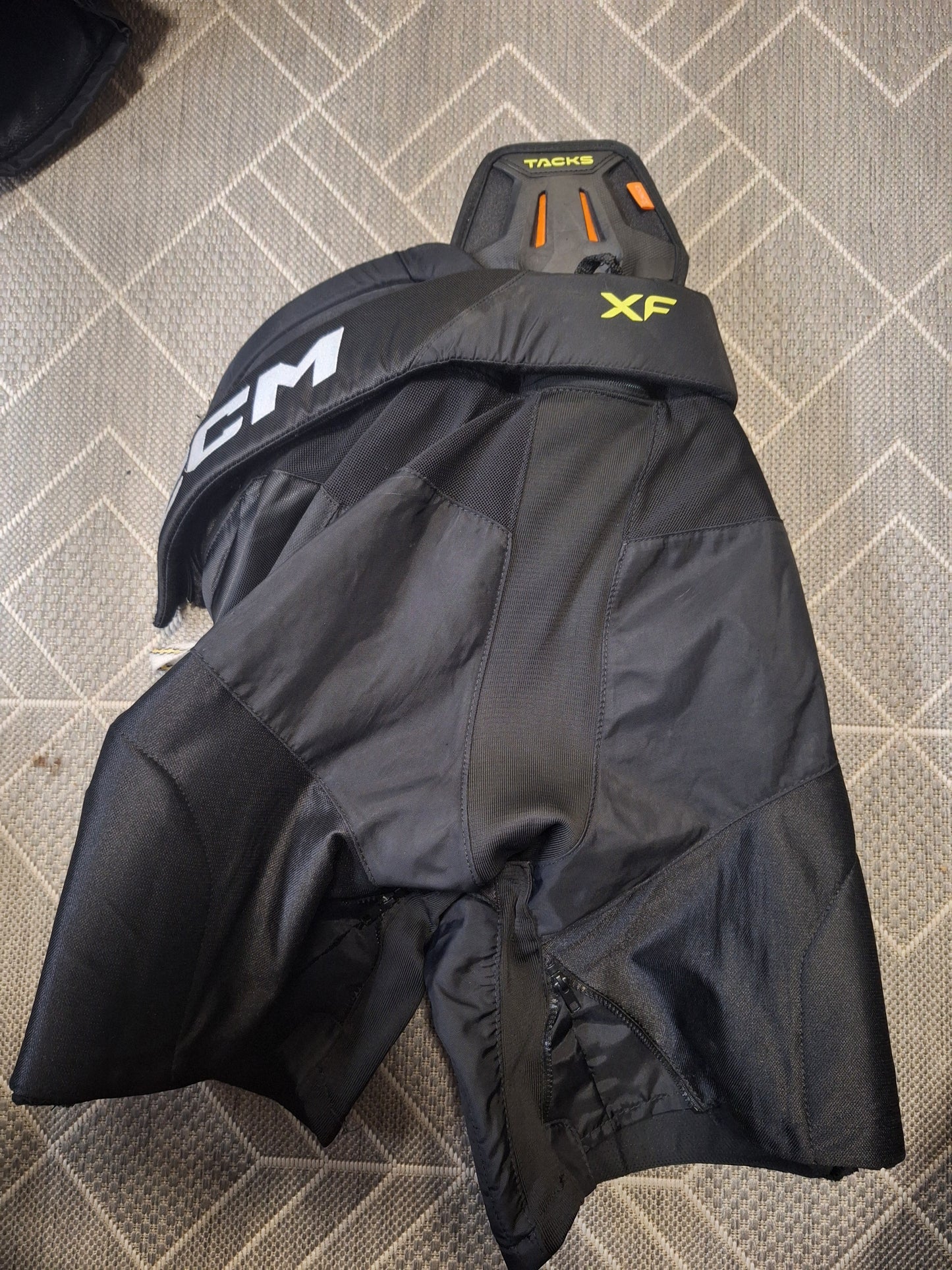 CCM tacks XF Sr Medium
