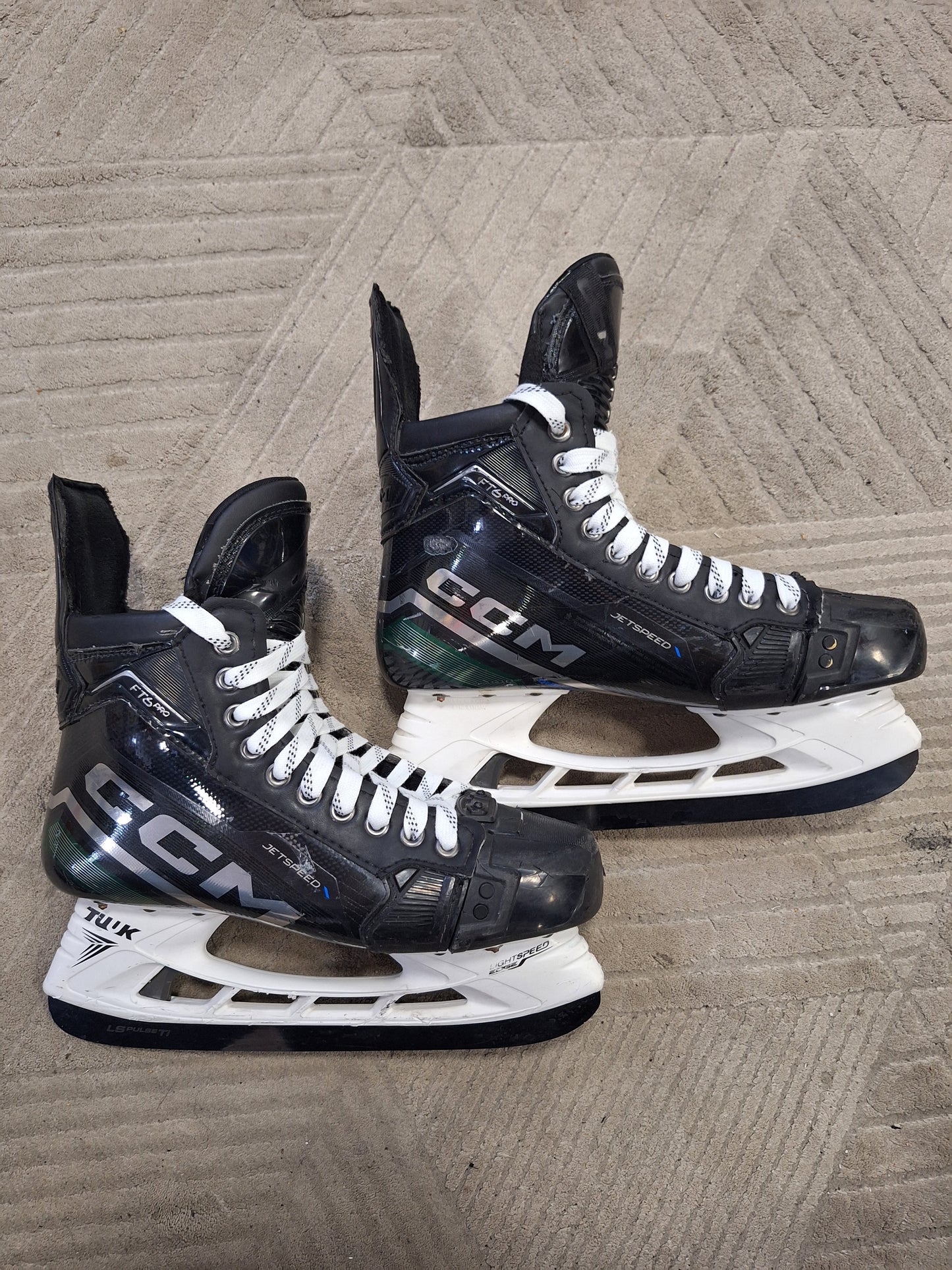 CCM FT6 Pro koko 8 puoli = 44