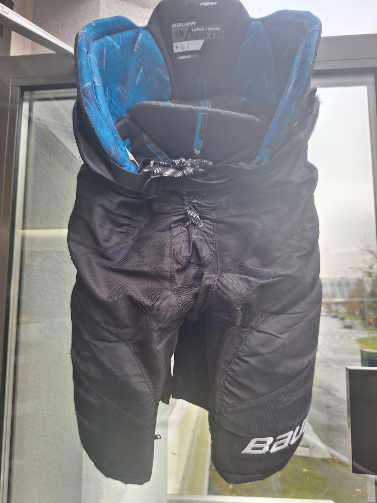 Bauer HP perf Sr L käytetty