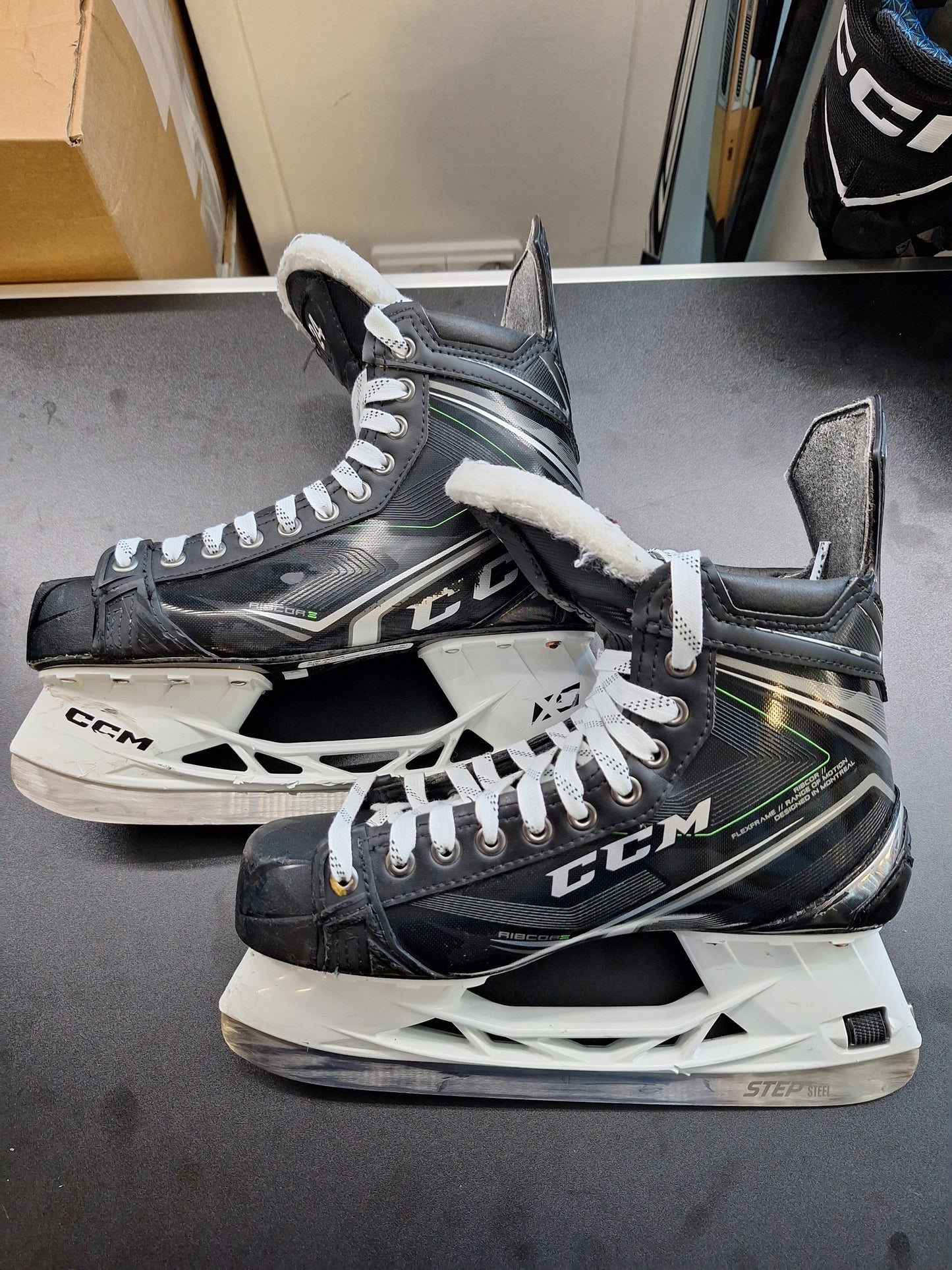 CCM Ribcor koko 9 1/4 = 44.5