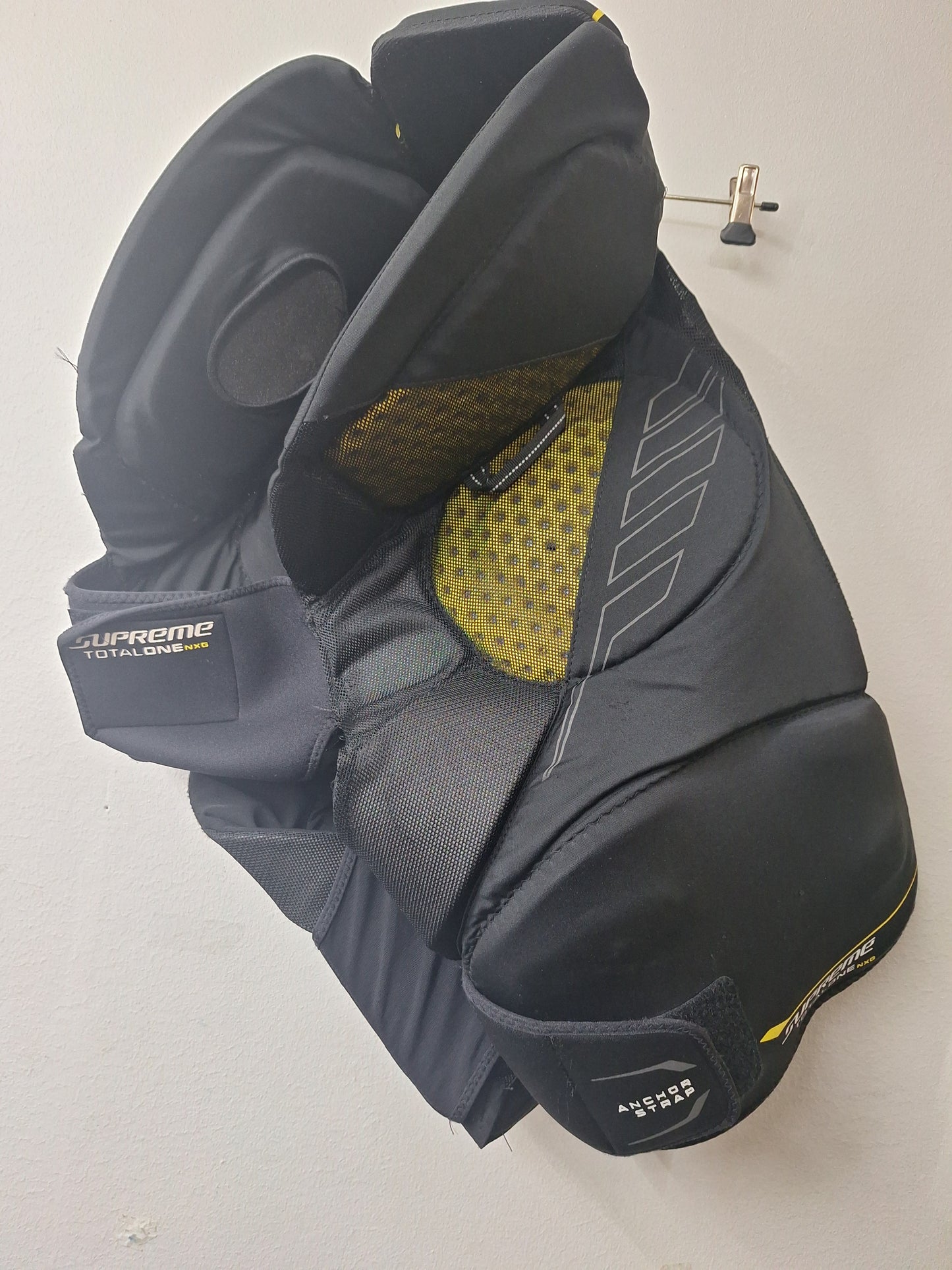 Bauer supreme totalone NXG koko XL ( 1 kerran käytetty )