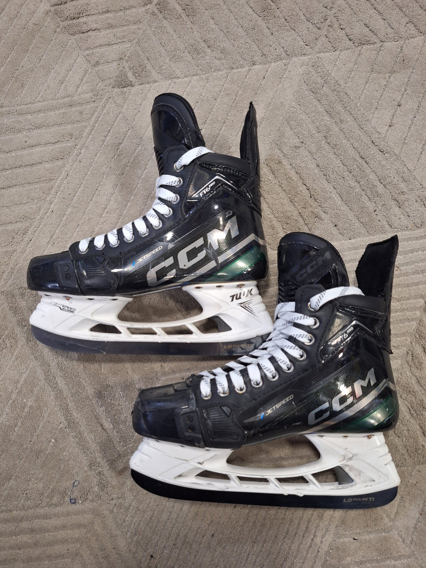 CCM FT6 Pro koko 8 puoli = 44