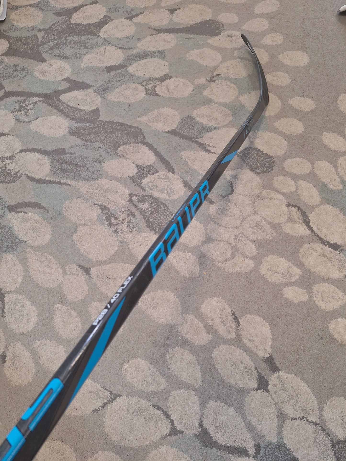 Bauer 40 right 40flex lapa 28 ( löytyy 2kpl )
