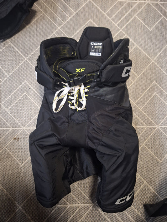 CCM XF Tacks Sr Medium ( kunto erinomainen )