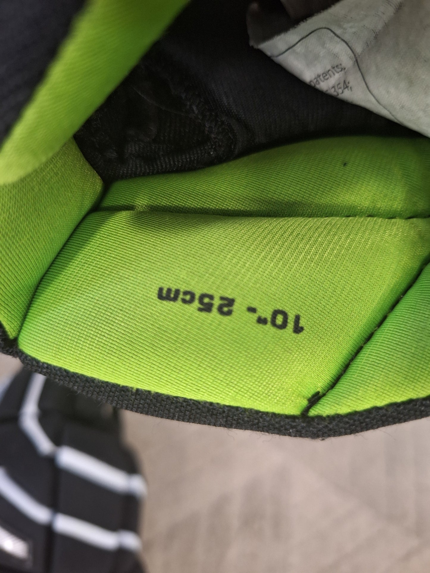 Bauer one 6 koko 10 käytetyt kunto ok