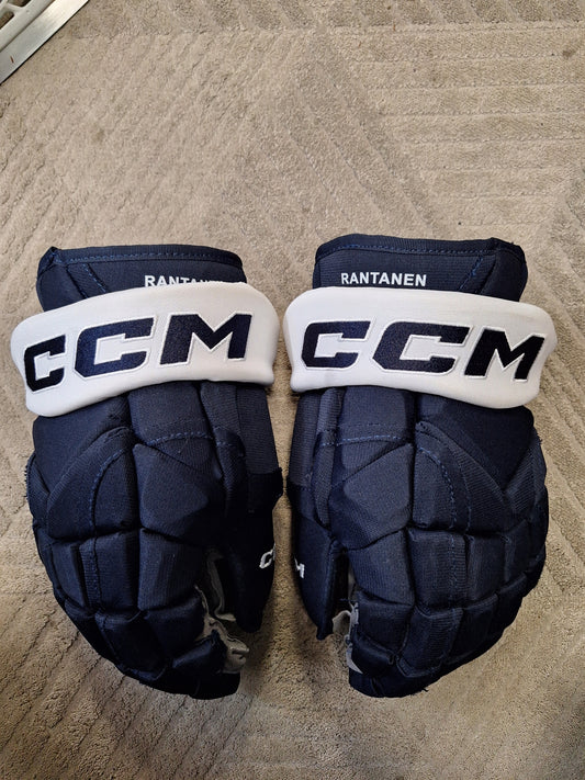CCM HG12 Pro pelihanskat. Nämä Mikko Rantasen käyttämät.