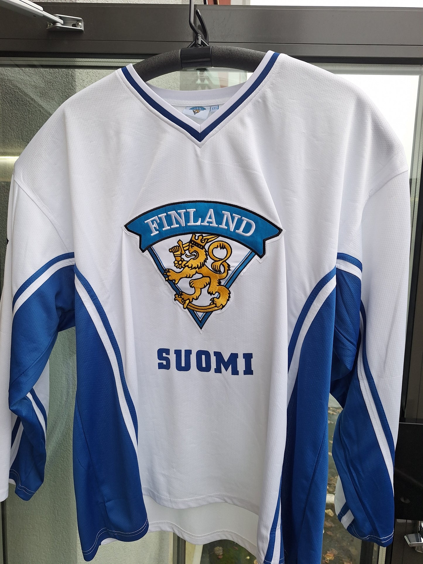 Suomi fanipaita XXL paidassa Tikkasen nimmari