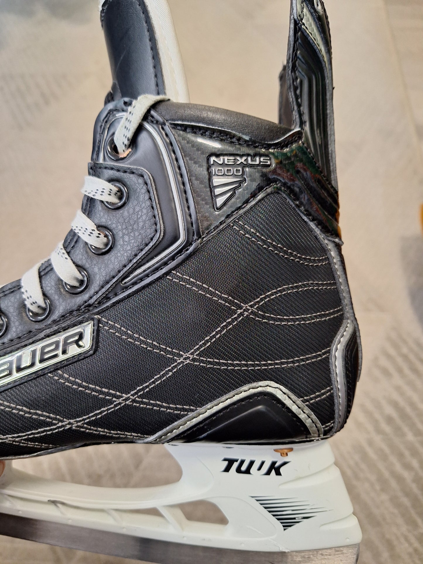 Bauer Nexus 1000 Pro luistimet. Käytetty 2 kertaa ja koko 8 puoli eli 44 ja lesti EE.