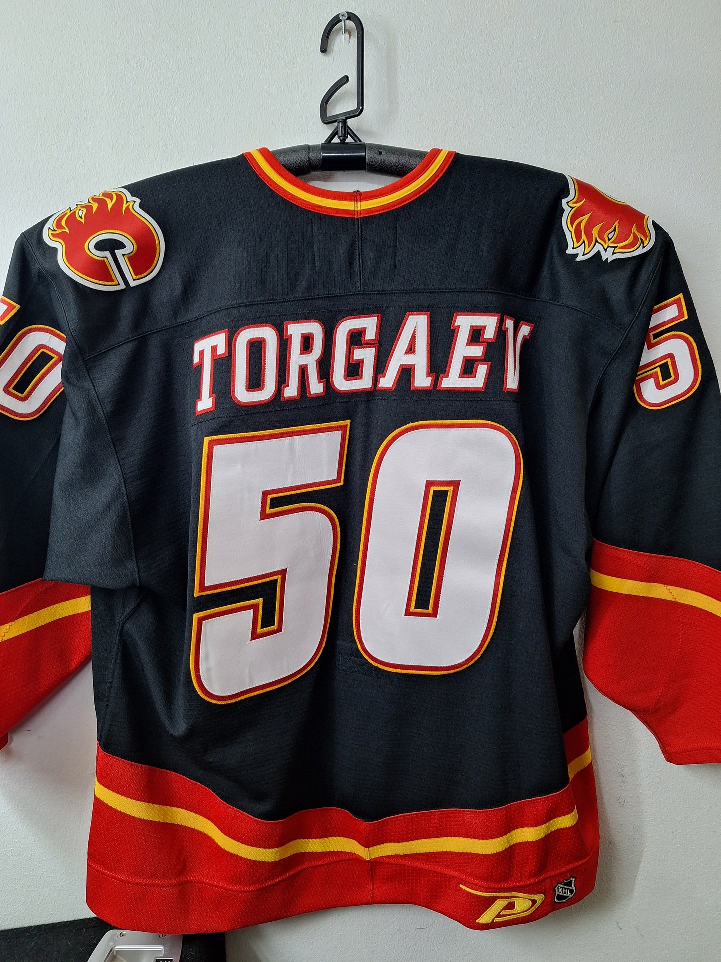 NHL paita Flames Torgaev koko 56 pelattu.