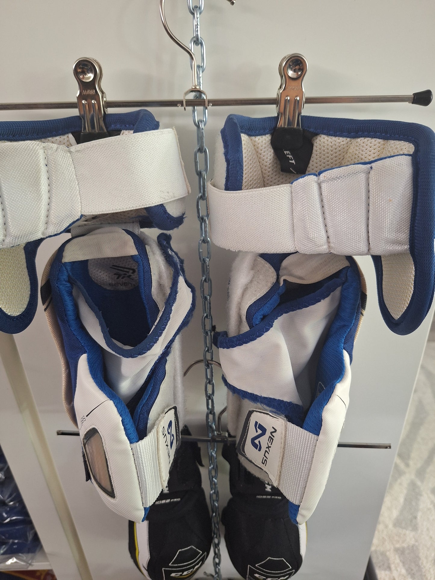 Bauer 1N kyynärsuoja Jr L noin 145-155cm. Kunto hyvä