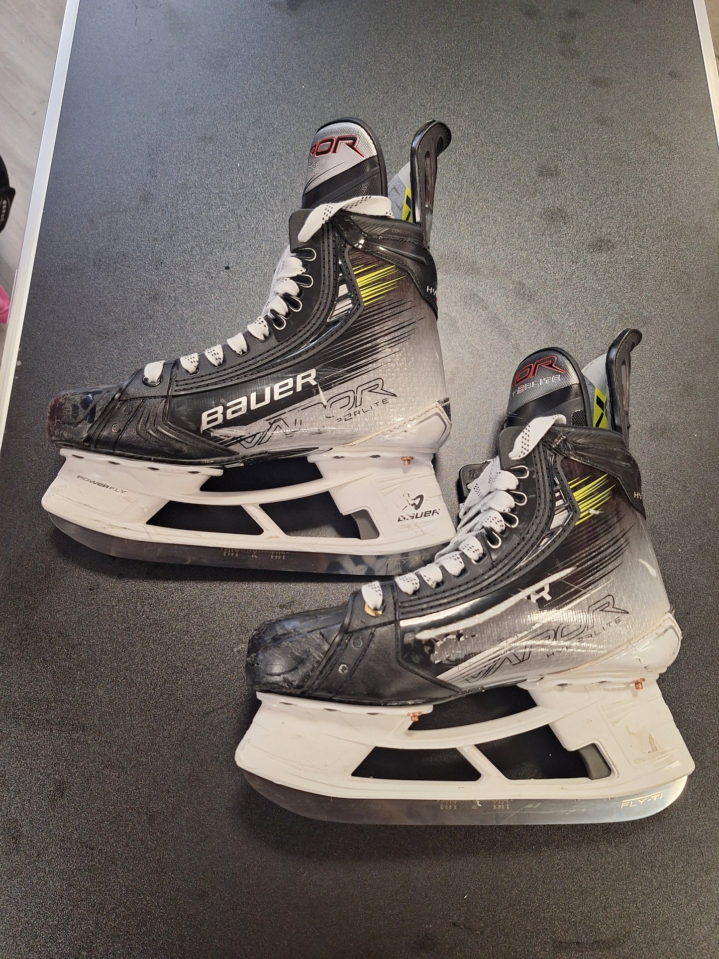 Bauer hyperlite koko 6 = 40,5 fit 2