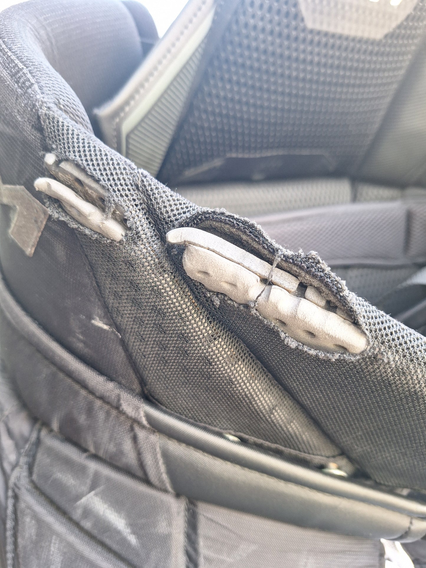 CCM XF Pro housut koko Sr XL ( kyljissä reikä joka kuvassa muuten ok )