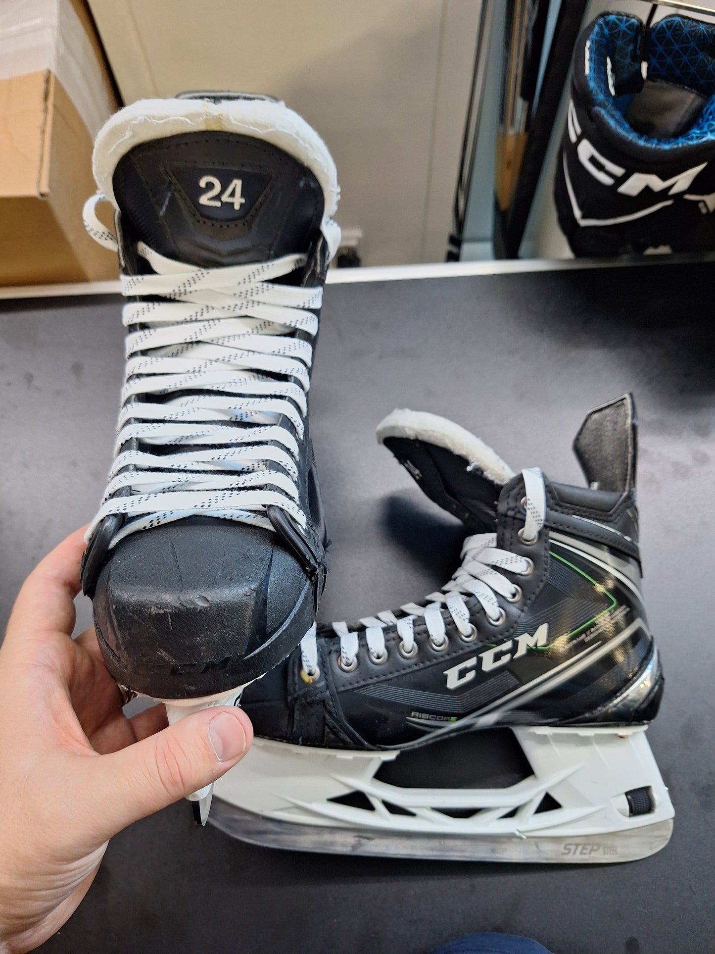 CCM Ribcor koko 9 1/4 = 44.5