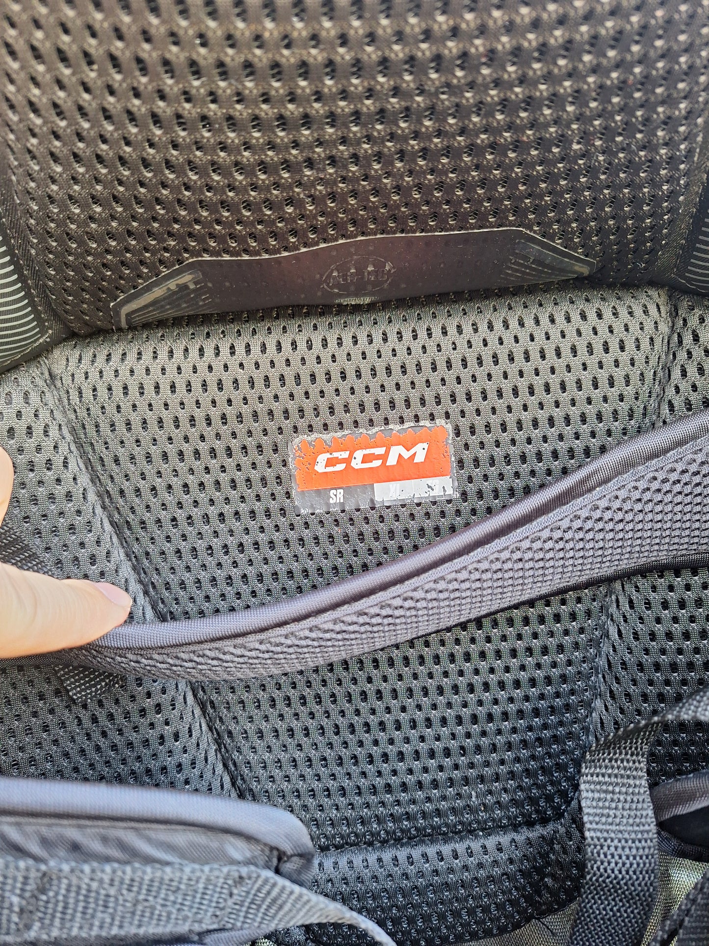CCM XF Pro housut koko Sr XL ( kyljissä reikä joka kuvassa muuten ok )
