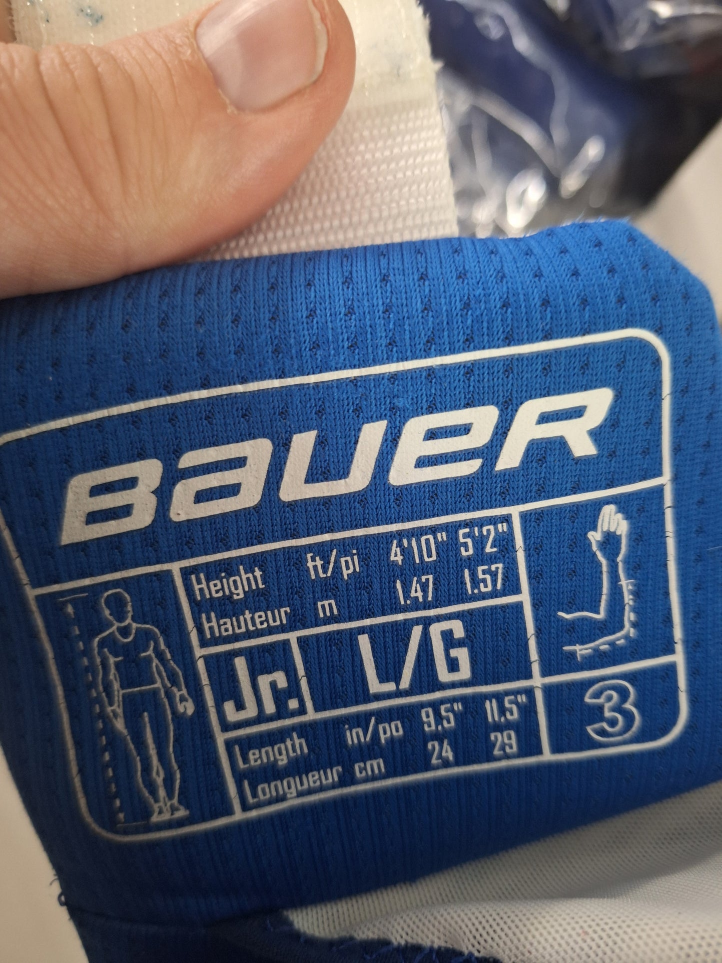 Bauer 1N kyynärsuoja Jr L noin 145-155cm. Kunto hyvä