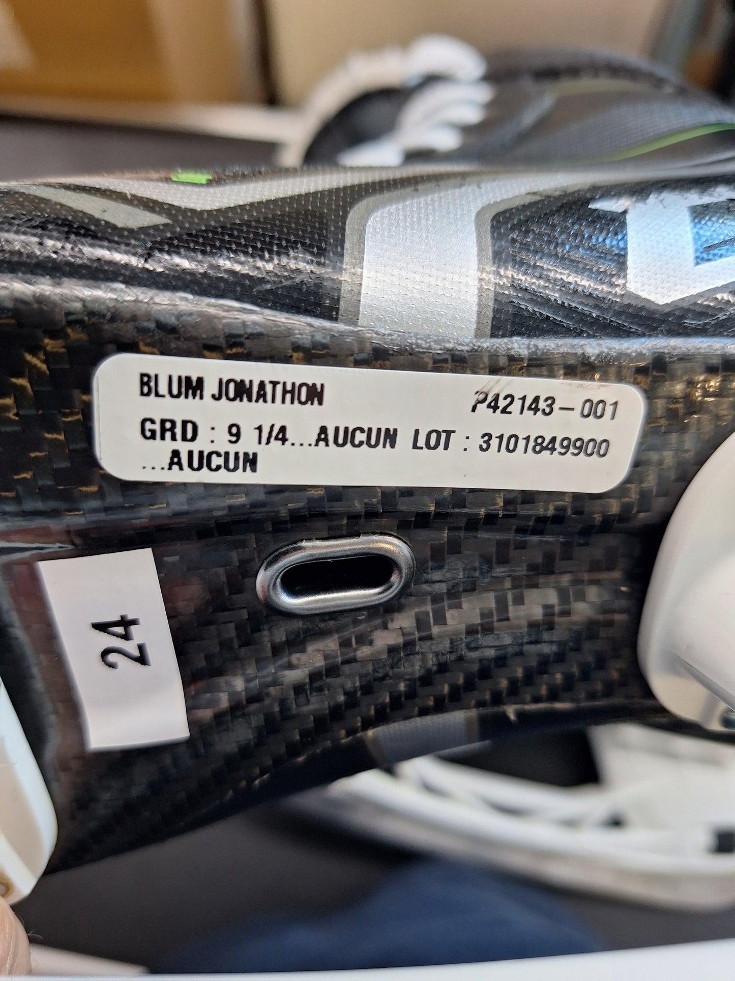 CCM Ribcor koko 9 1/4 = 44.5