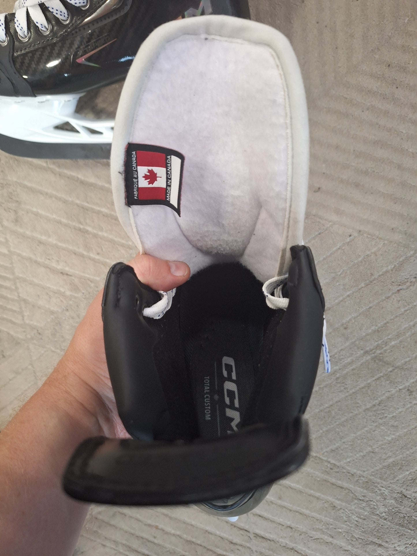 CCM FT8 Pro made in Canada koko 6 puoli = 41