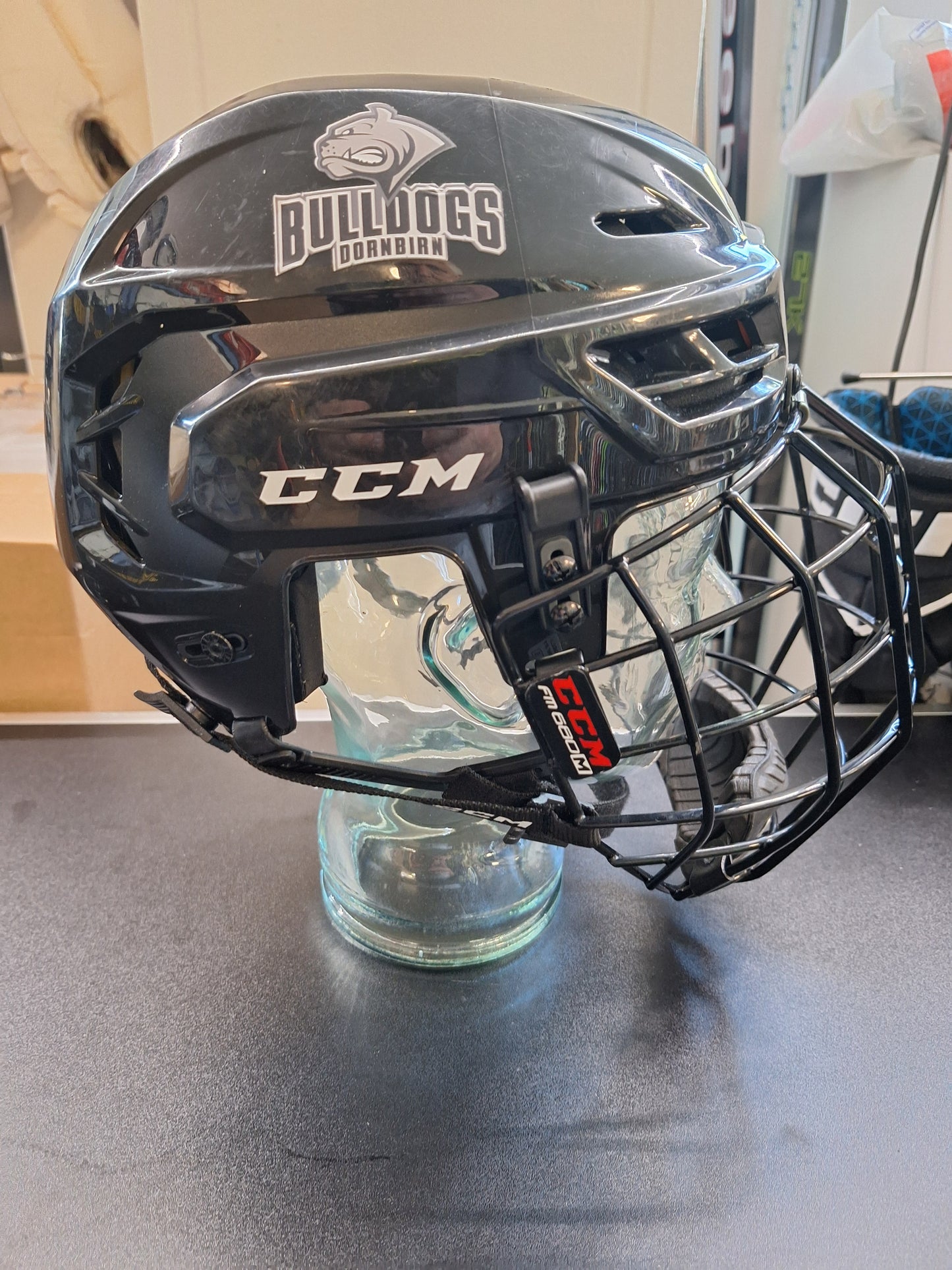 CCM Tacks 310 koko M ( ei korvaläppiä ) kunto hyvä