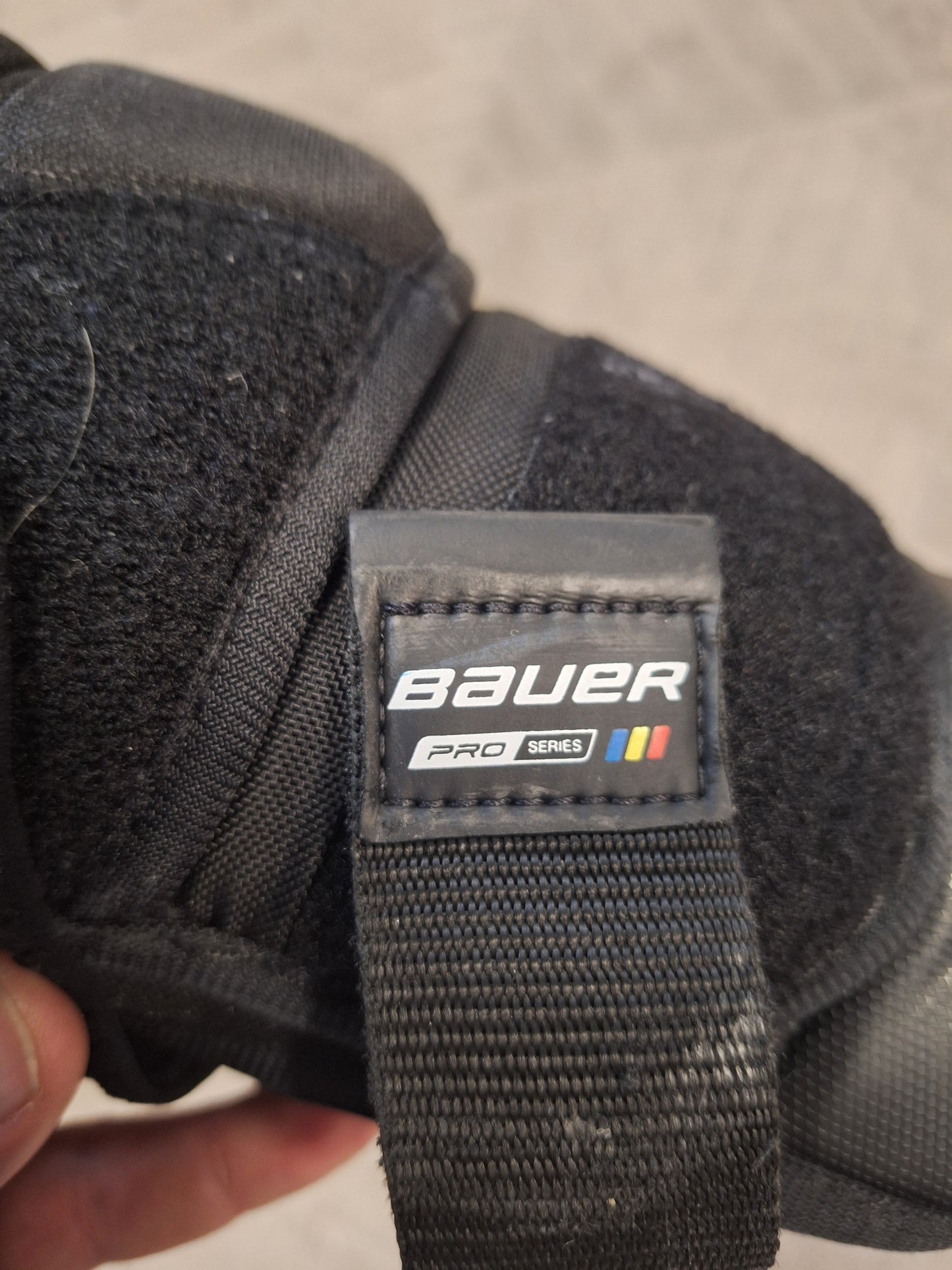 Bauer Pro Sr M kyynärsuoja käytetty