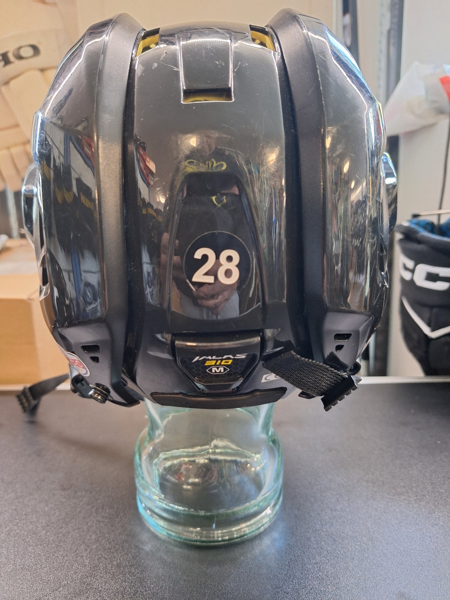 CCM Tacks 310 koko M ( ei korvaläppiä ) kunto hyvä