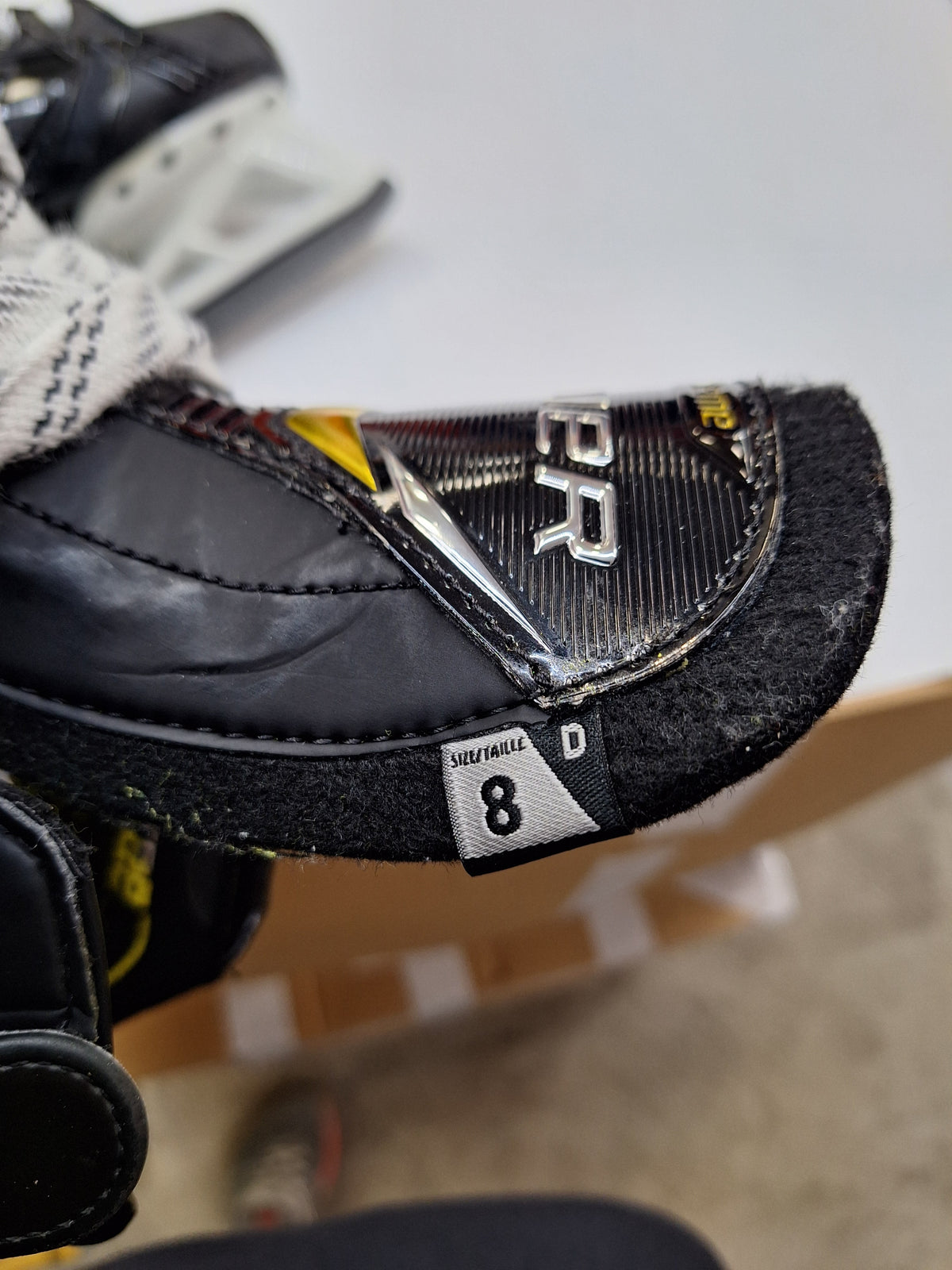 Bauer maalivahdinluistin ultra sonic lesti D koko 8=43 UUSI
