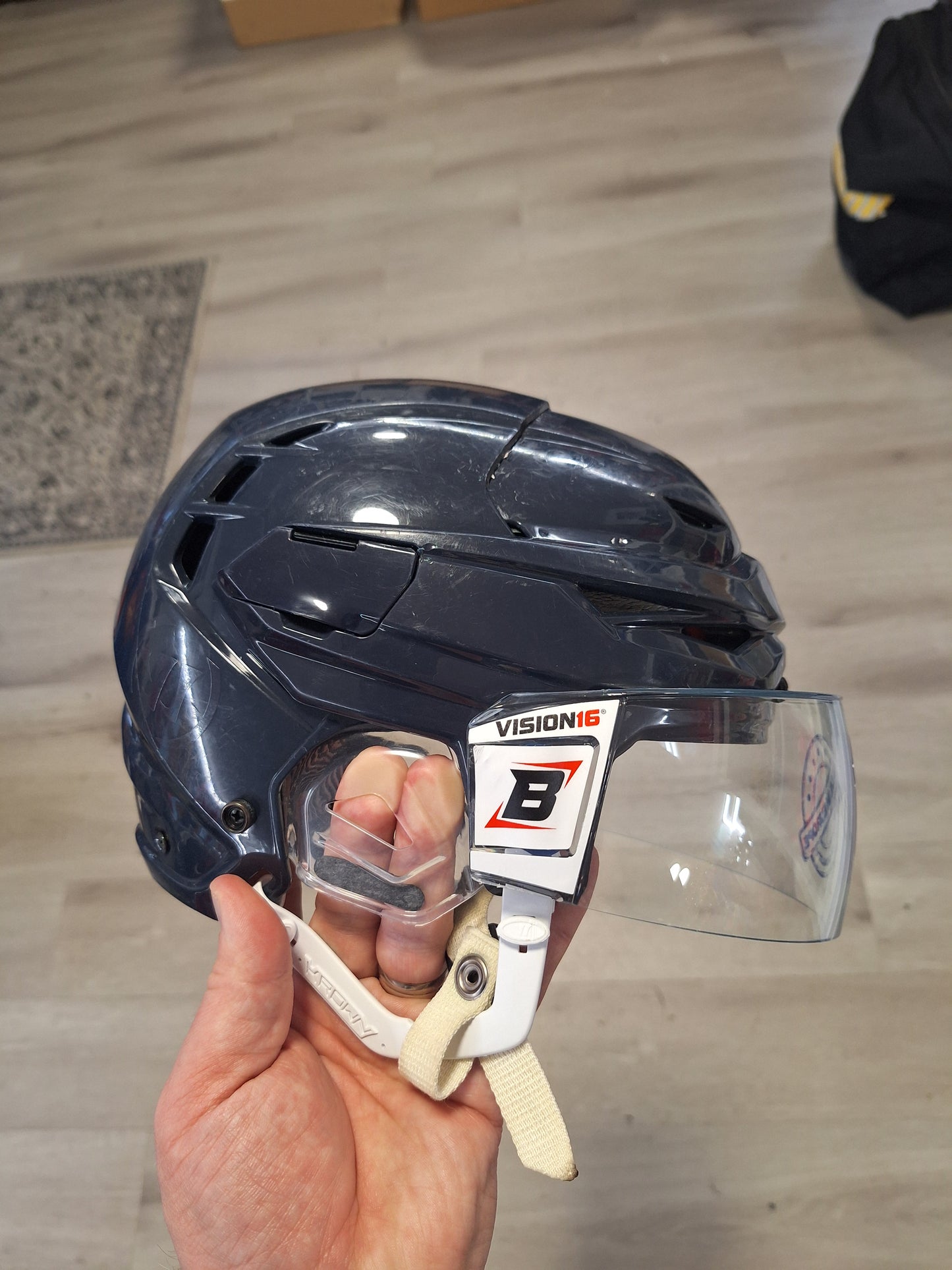 Warrior CF 100 käytetty kypärä uusi Bosport visiiri. Koko Medium