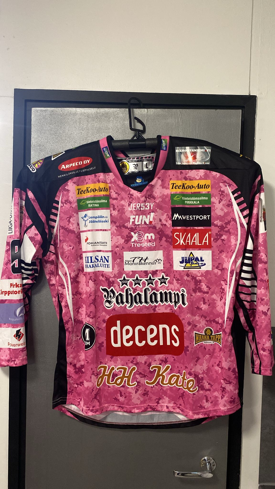 Käyttämätön Antti Hilden Pahalampi pelipaita koko L