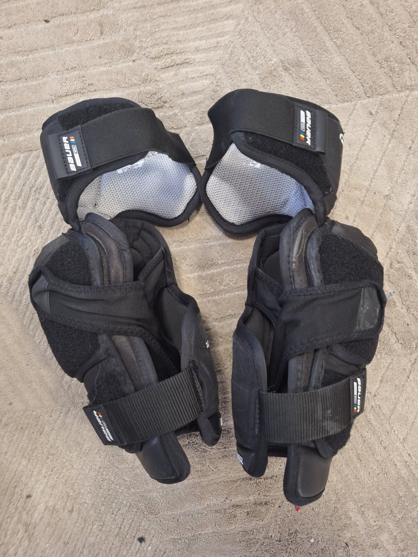 Bauer Pro Sr M kyynärsuoja käytetty