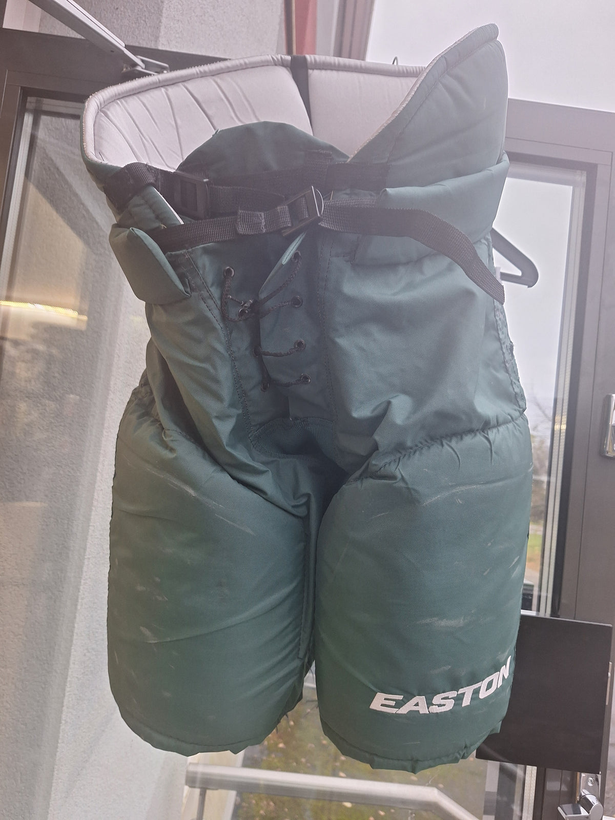 Easton pro NHL pelihousu Sr L ( Mikko Koivun vanhat ) väri vihreä.