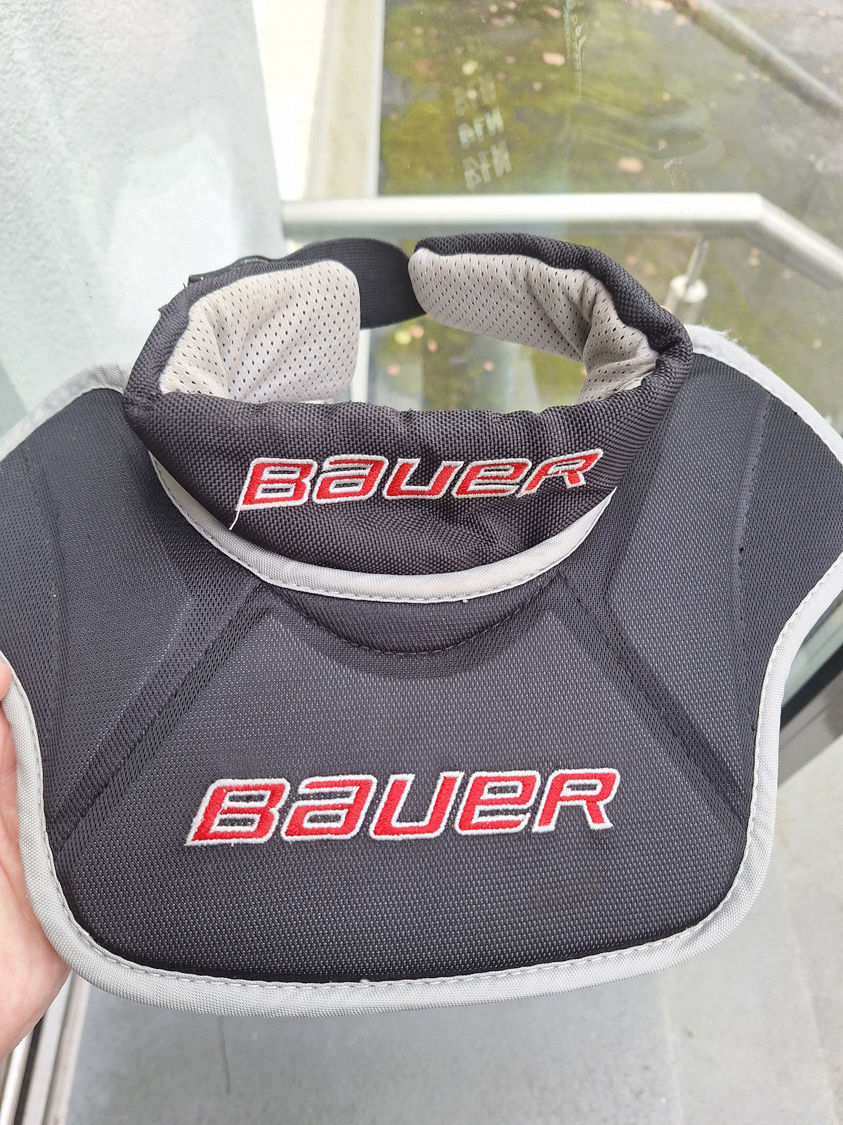 Bauer Sr kaulasuoja käytetty