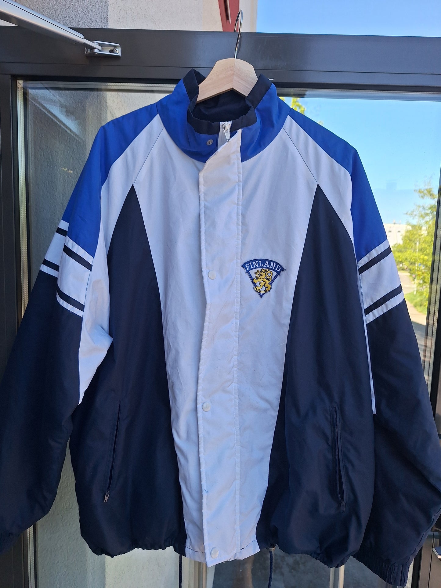 Suomi takki jostain kisoista koko noin L