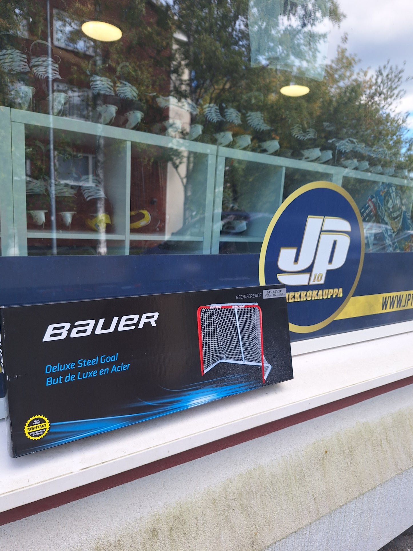 Bauer maali mitat 137cm x 112cm x 61cm ( lapsille )