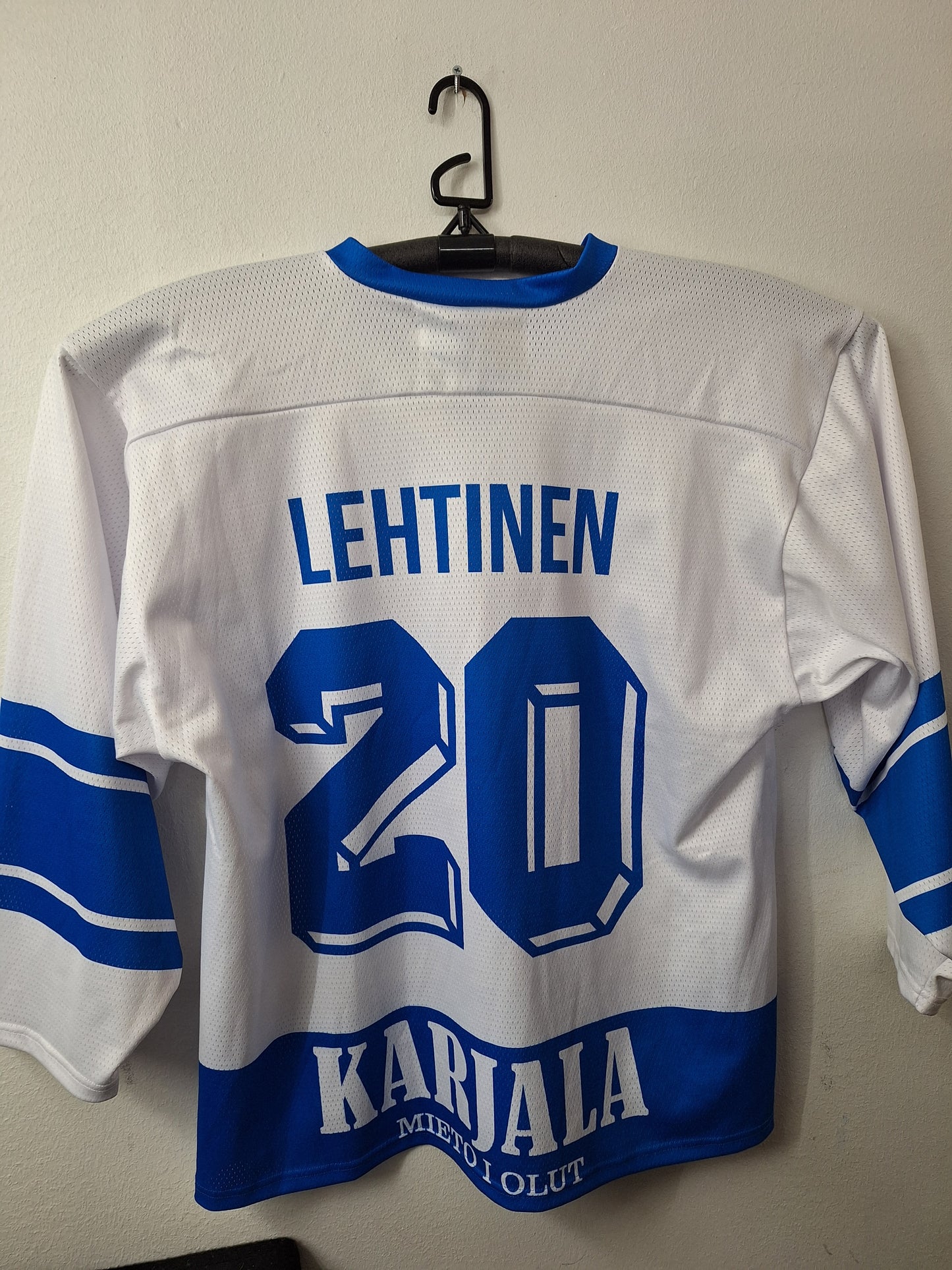 Lehtisen paita 95 elokuvasta! Paidan koko XXL