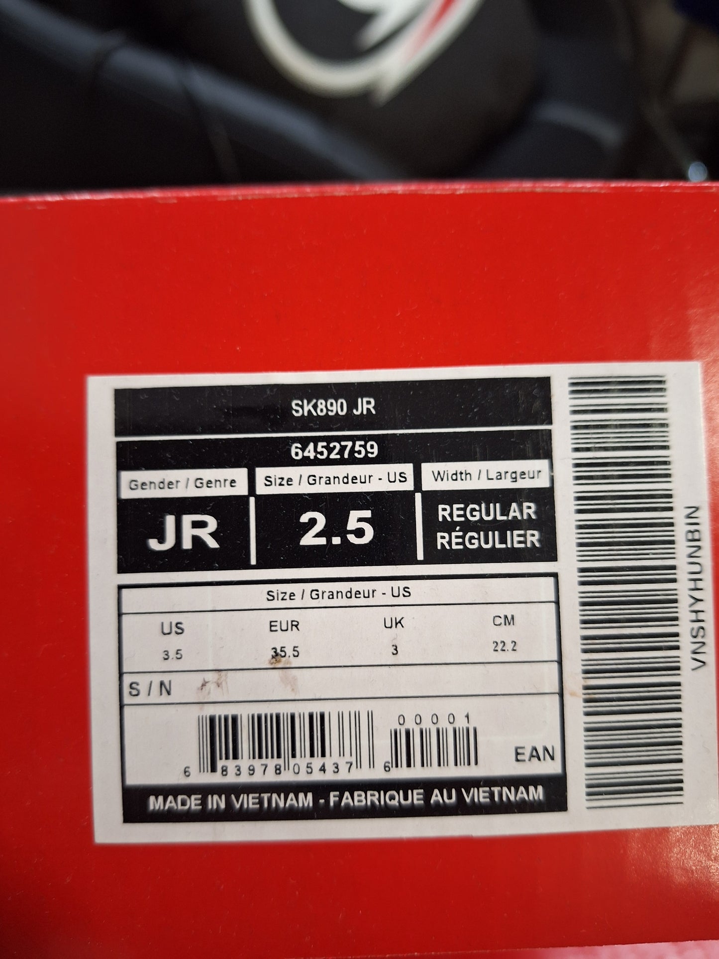 CCM FT890 JR koko 2.5 = 35.5 lesti Regular SUOMEN HALVIN