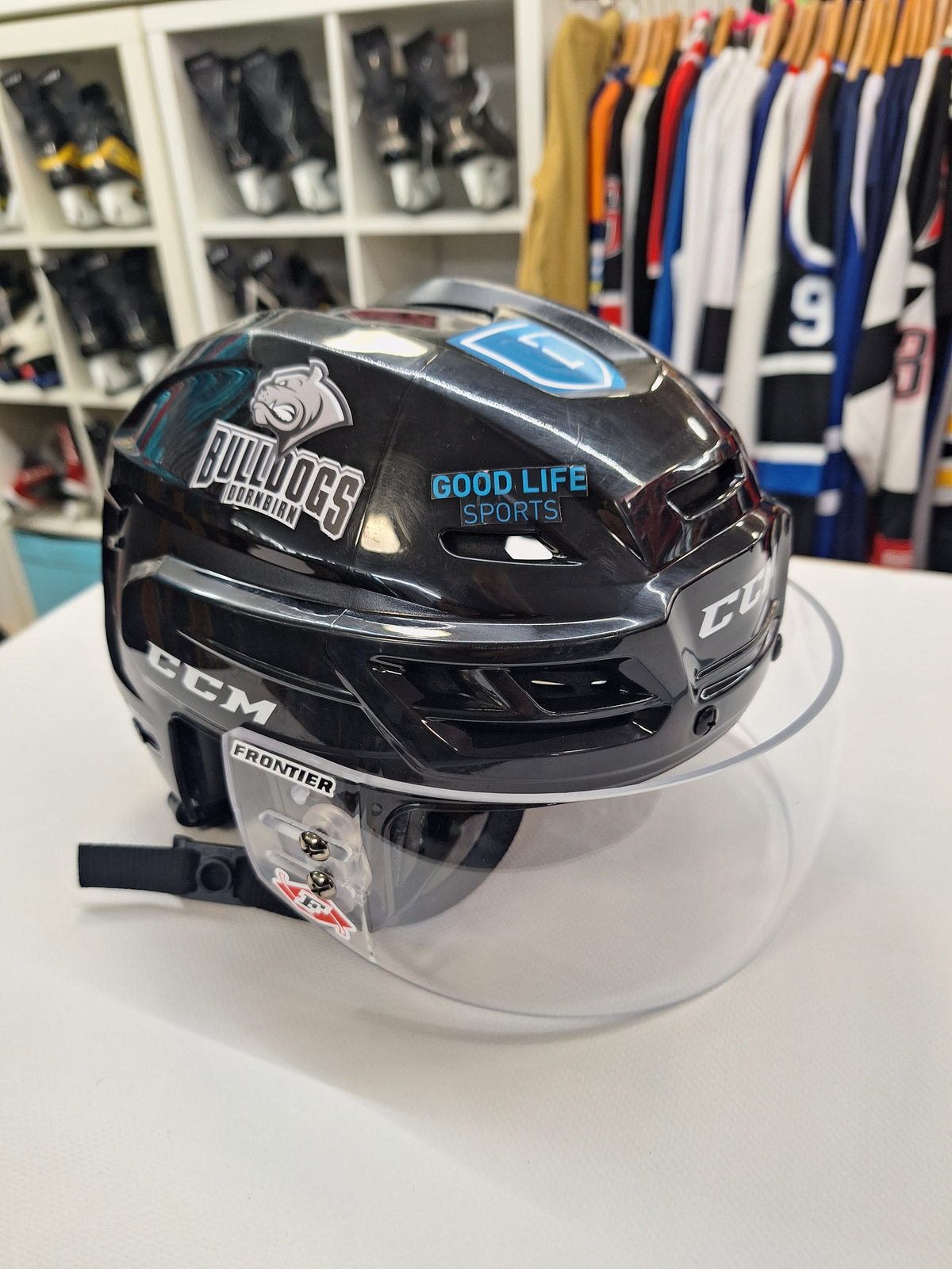 CCM 310 koko M kypärän kunto hyvä. Kypärässä kiinni frontier huurtumaton uuso visiiri.