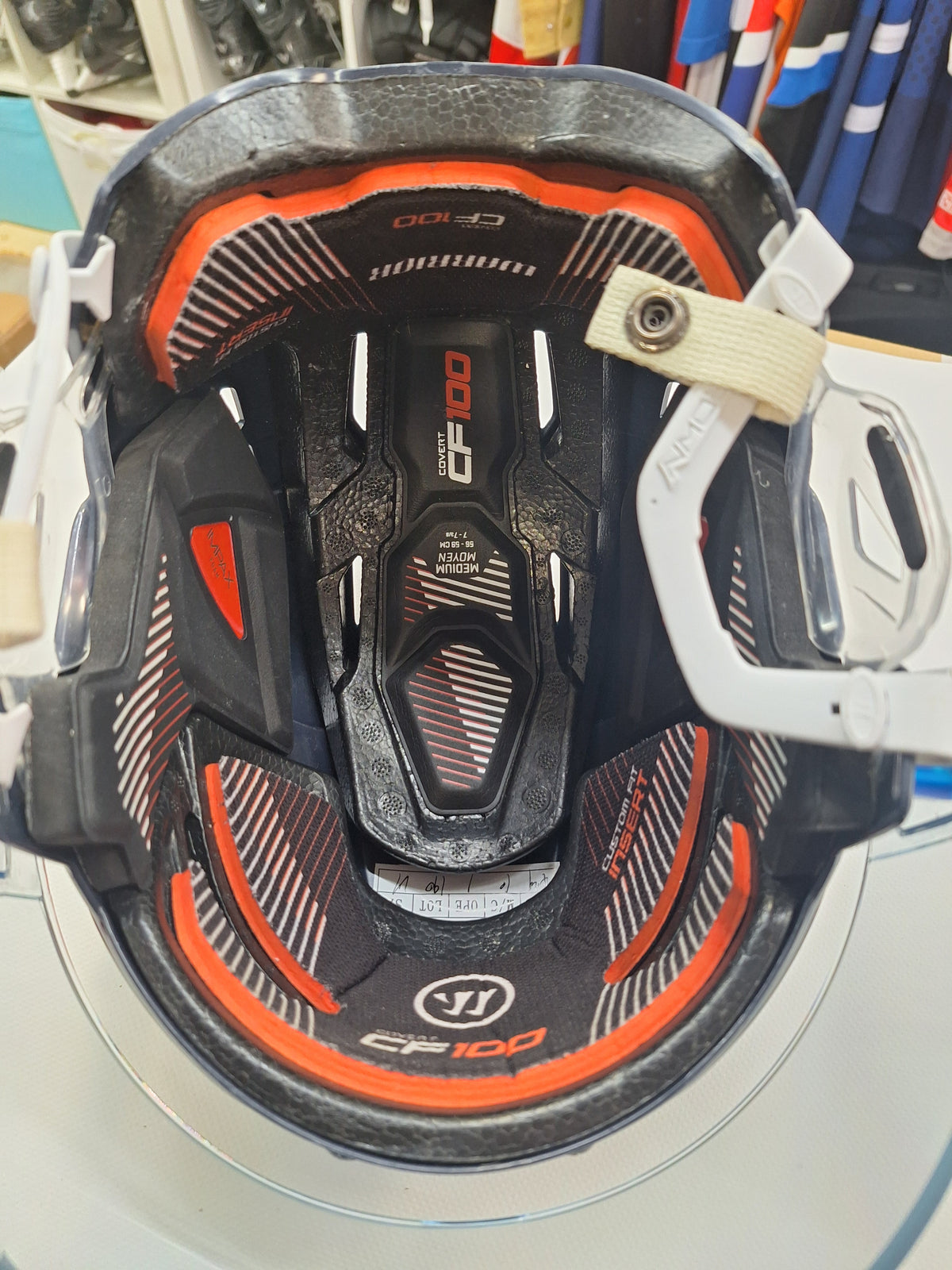 Warrior CF 100 Medium kypärän kunto ok ja visiiri uusi.