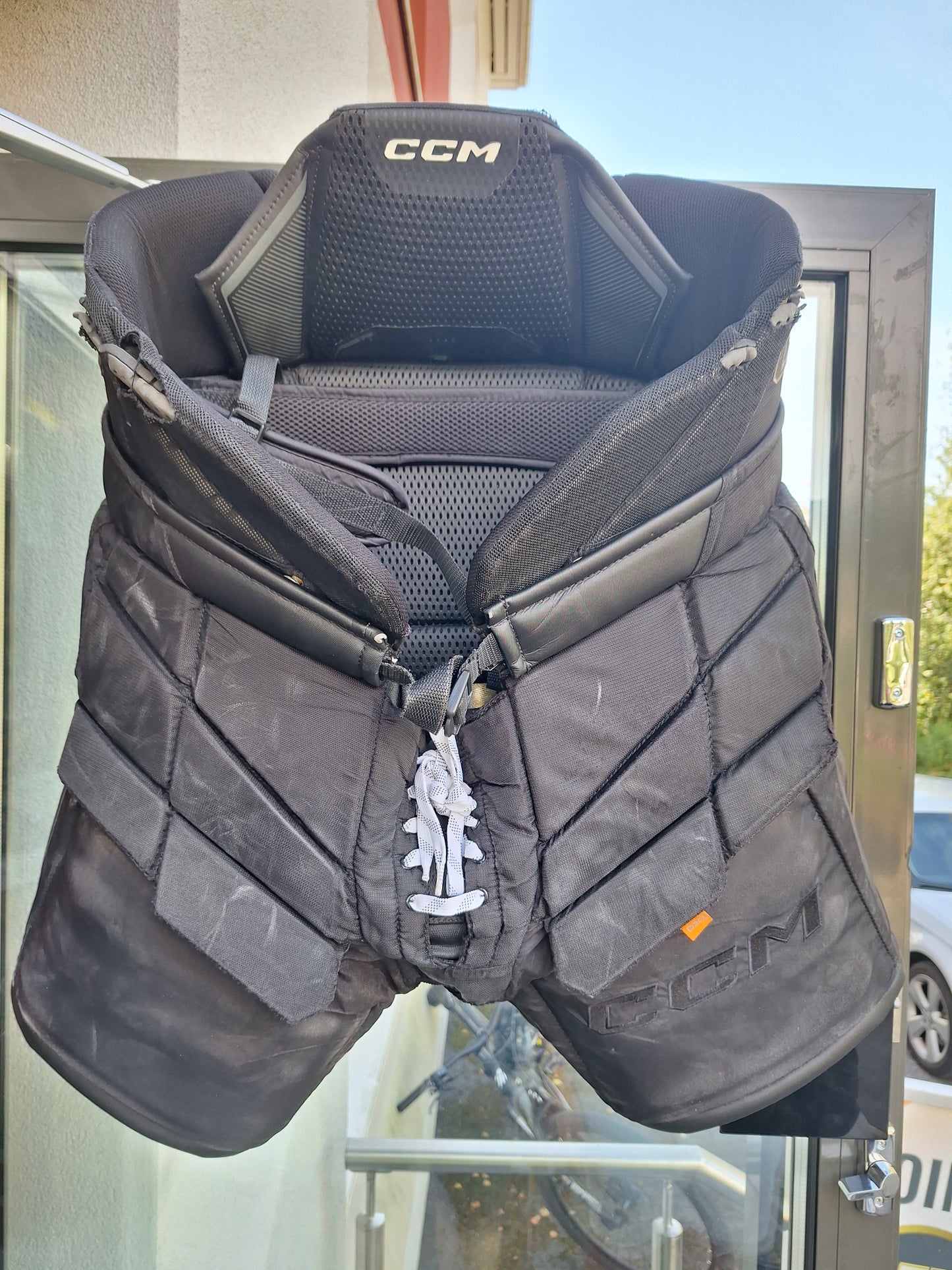CCM XF Pro housut koko Sr XL ( kyljissä reikä joka kuvassa muuten ok )