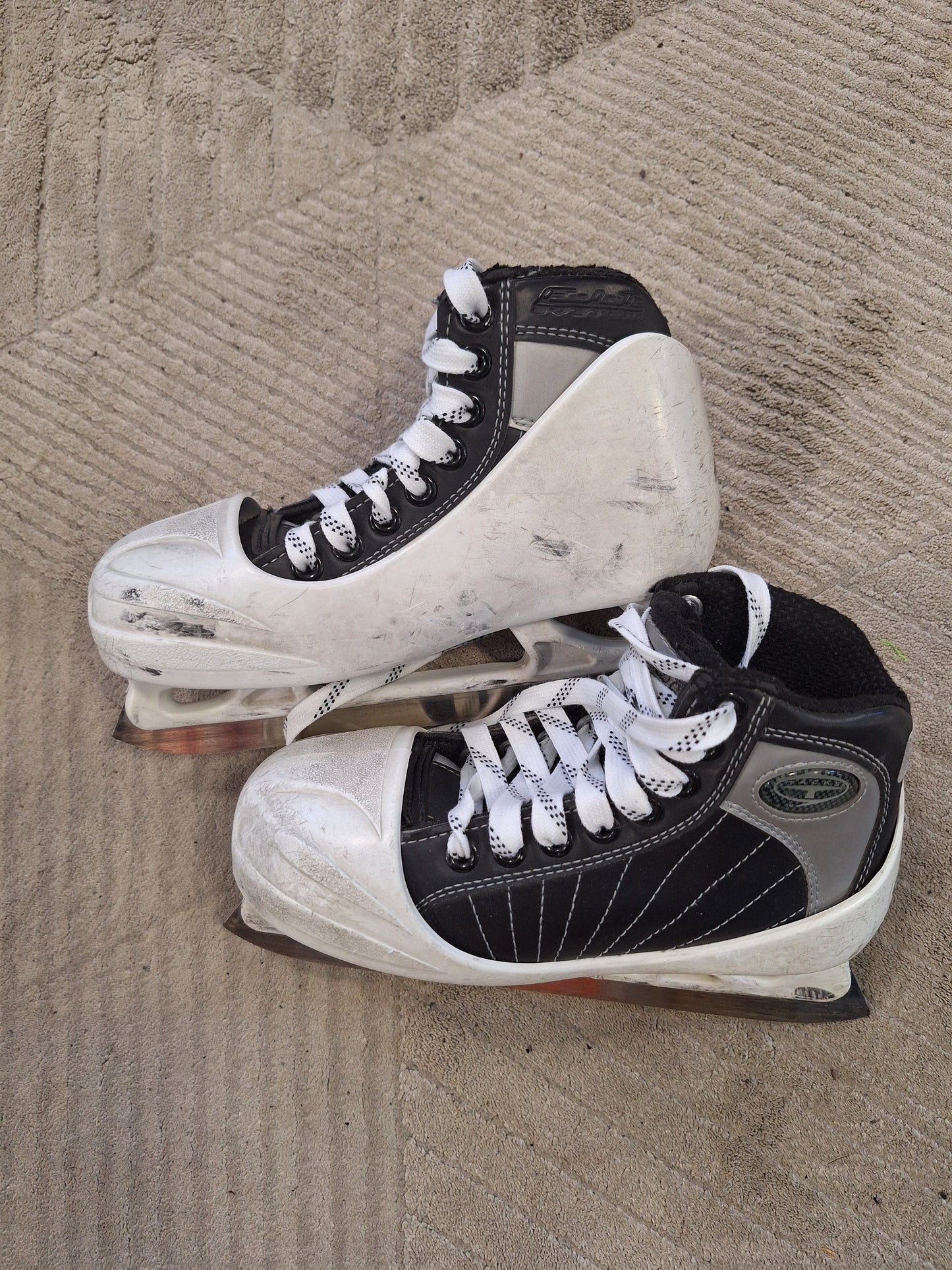 CCM 652 koko 33