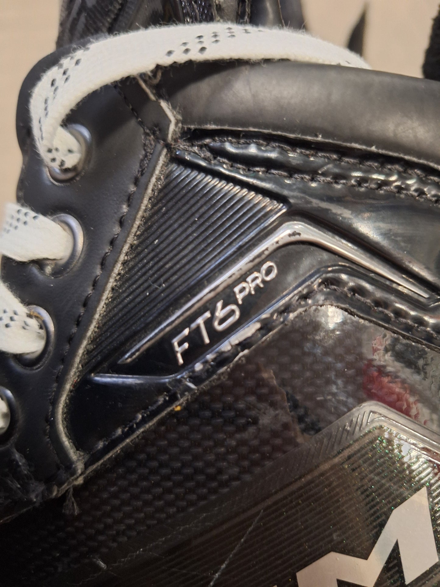 CCM FT6 Pro koko 8 puoli = 44